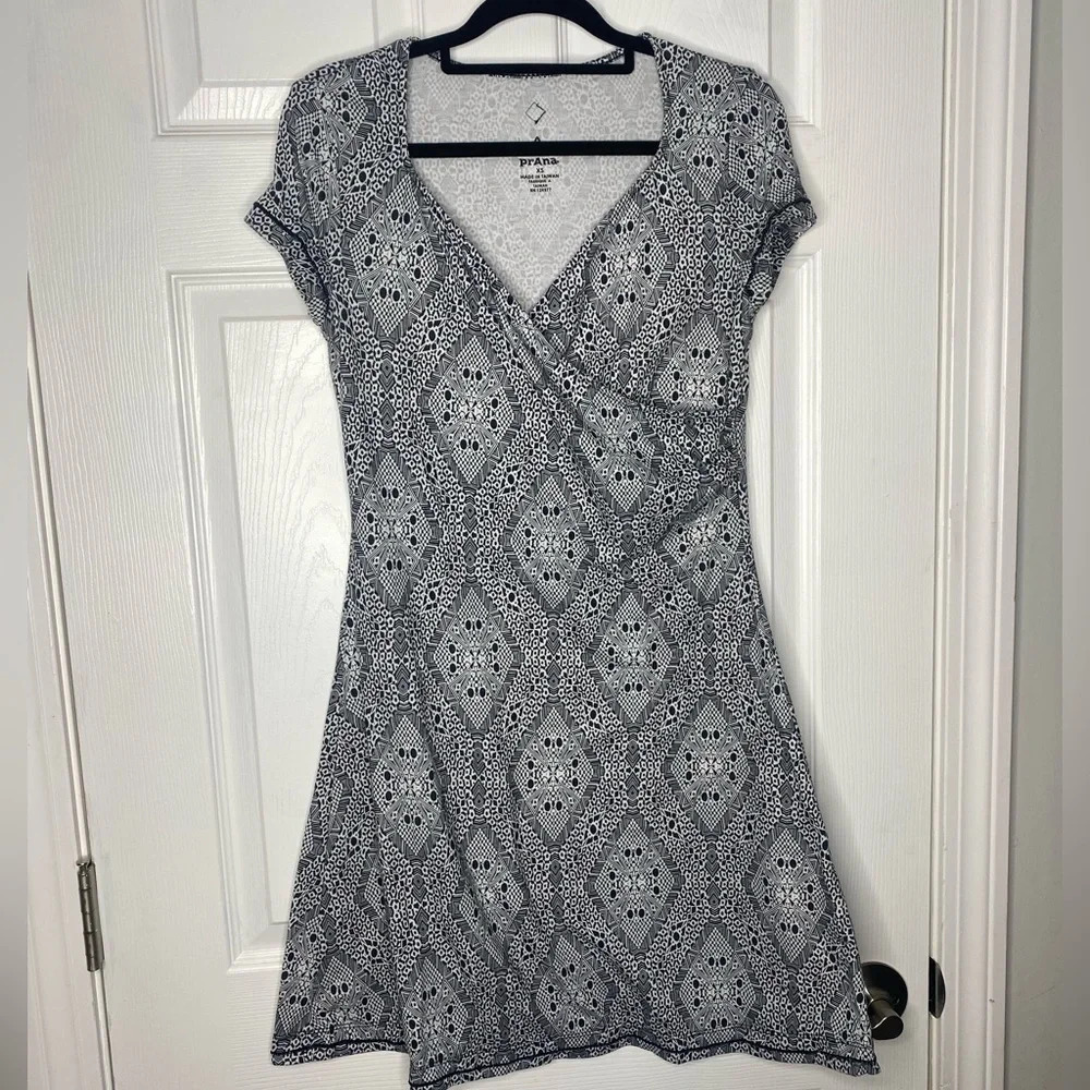 PRANA Black White‎ Aztec Wrap Style Short Sleeve Fit Flare Mini Dress Size XS